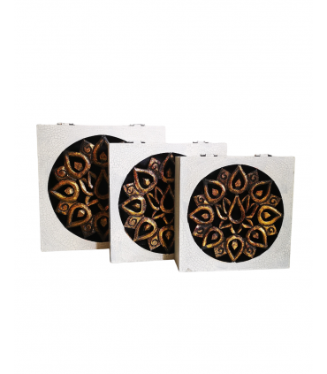JUEGO DE TRES CAJAS CON SIMBOLO
