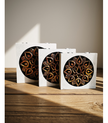 JUEGO DE TRES CAJAS CON SIMBOLO
